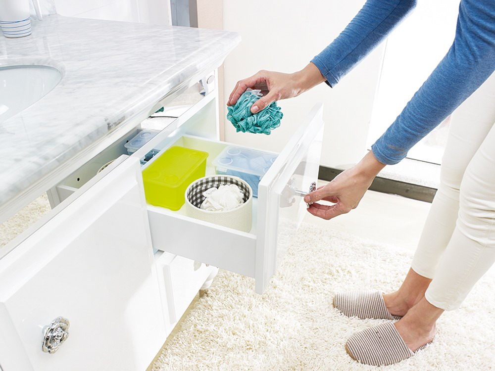 Synchronized Undermount Drawer Slides for Stable Wide Kitchen Drawers